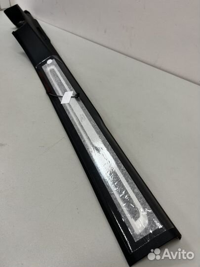 5NA853370 Накладка порога R-Line VW Tiguan 2