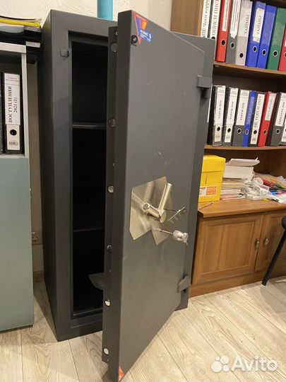 Вскрытие сейфов, замена замков