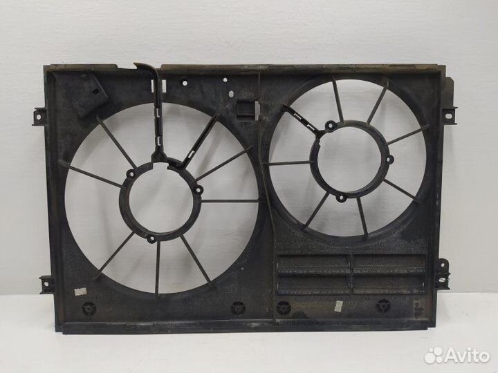 Б/У Диффузор вентилятора 1K0121207BC VAG