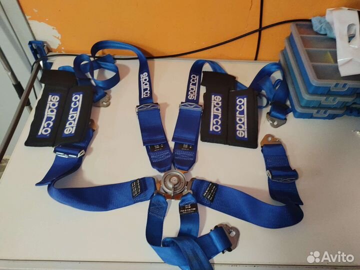 6 точечные ремни Sparco