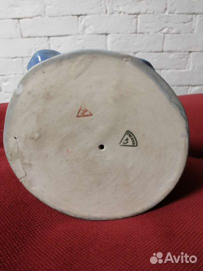 Фарфоровая статуэтка 