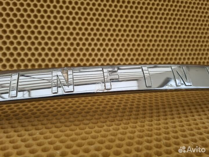 Молдинг крышки багажника задний Infiniti Fx Qx70