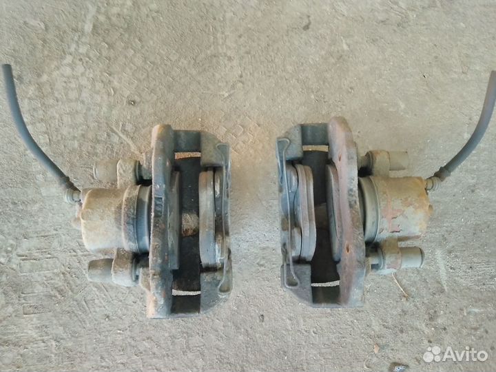 Mazda 3 BK суппорт передний правый