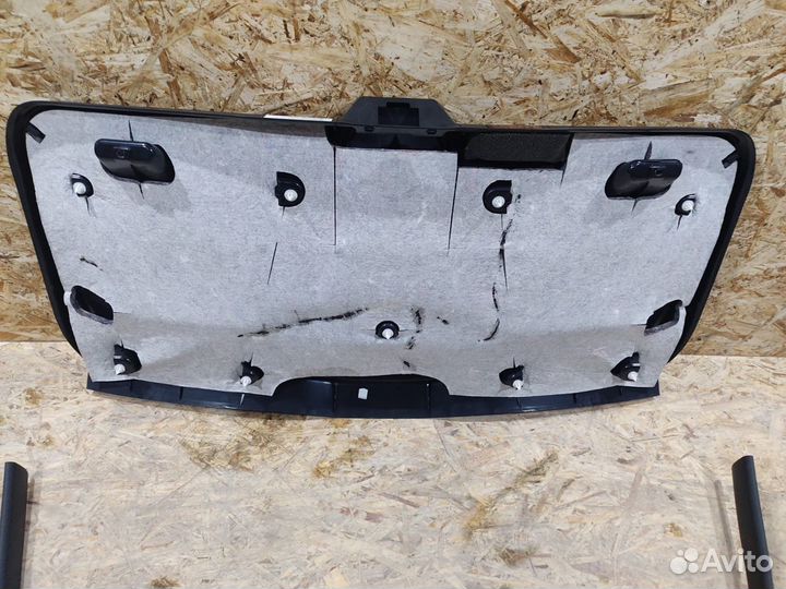 Обшивка крышки багажника BMW X3 E83