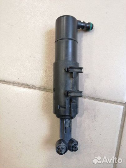 Форсунка омывателя фар правая Mercedes Benz C200