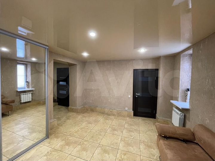 Коттедж 220 м² на участке 5 сот.