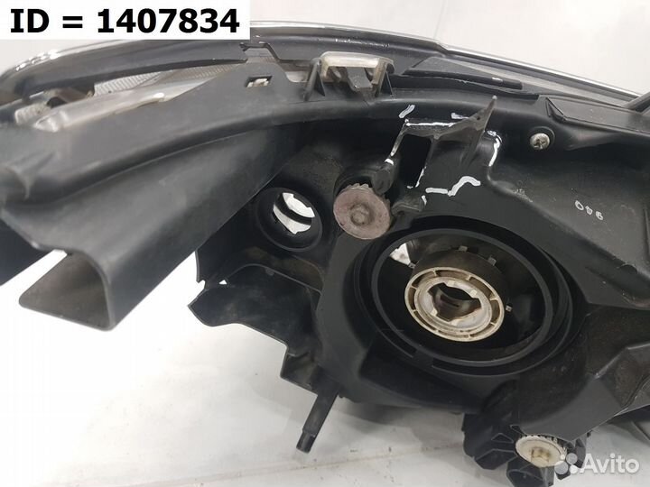 Фара левая Toyota Camry