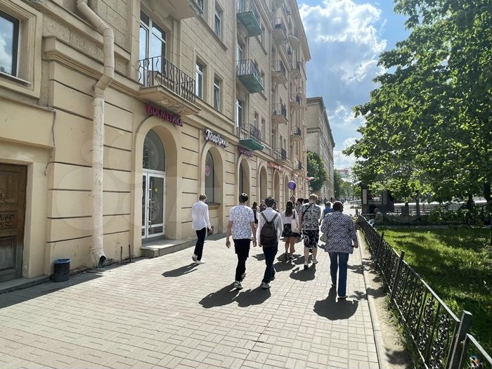 Витрины, есть Арендатор, метро 15 м