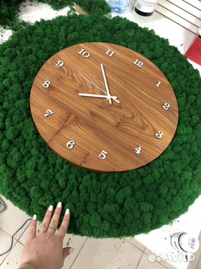 Часы со мхом