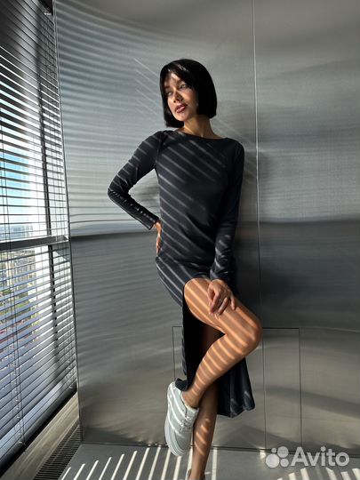 Платье облегающее с завязками на спине