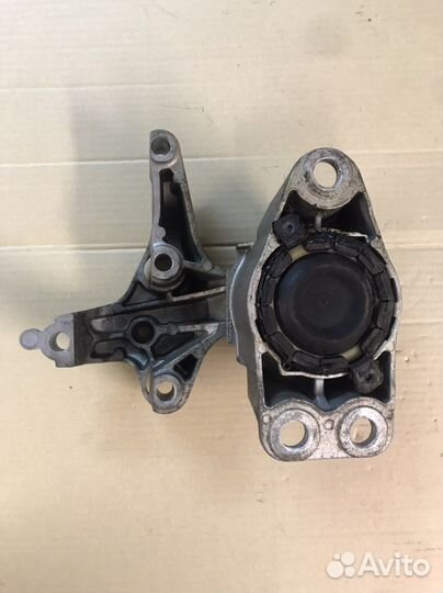 Подушка двигателя правая Renault Duster 1.5DCI