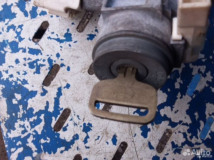 Замок зажигания Toyota Vitz / Yaris 90 кузов