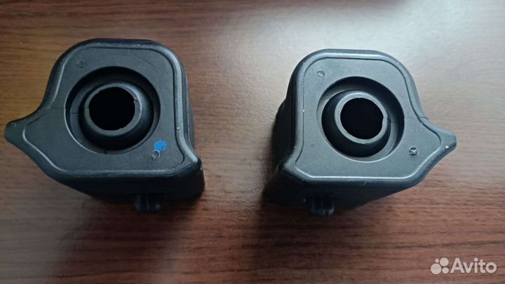 Втулка переднего стабилизатора L/R, Febest