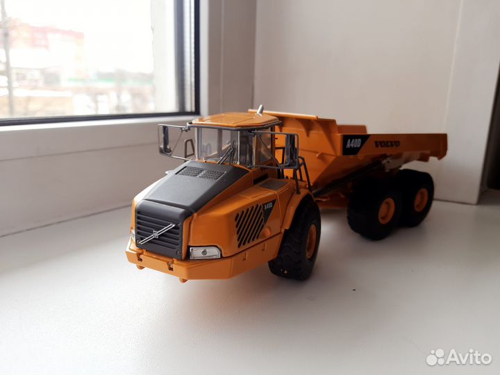 Масштабная модель автосамосвала Volvo A40D