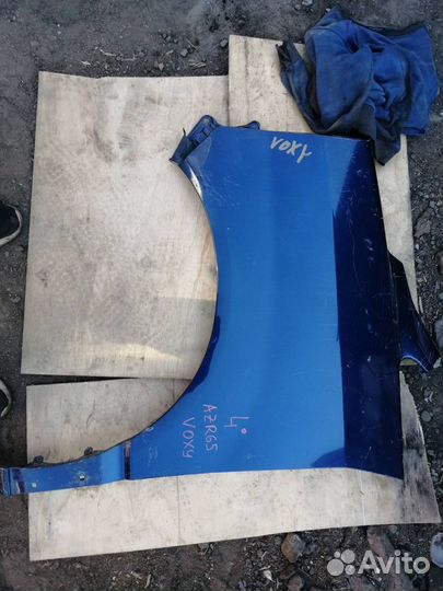 Крыло Toyota Voxy AZR65