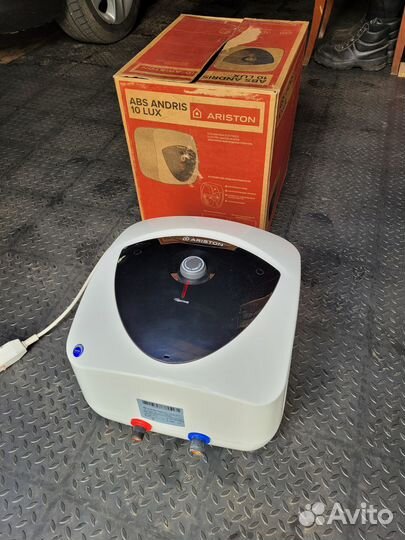 Водонагреватель электрический Ariston 10 литров
