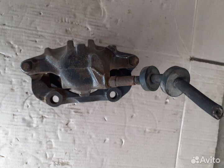 Суппорт передний левый Ауди 80,90