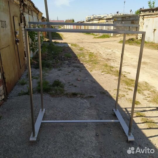 Оборудование для демонстрации одежды