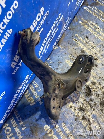 Передний правый рычаг Mitsubishi Pajero 2