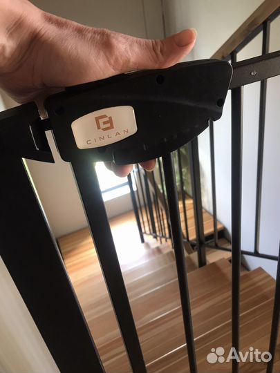 Защитный барьер калитка для проемов и лестниц, вор