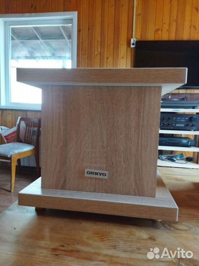 Подставки под акустику