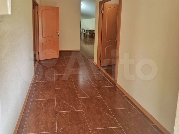 Помещение с арендаторами, 235 м²