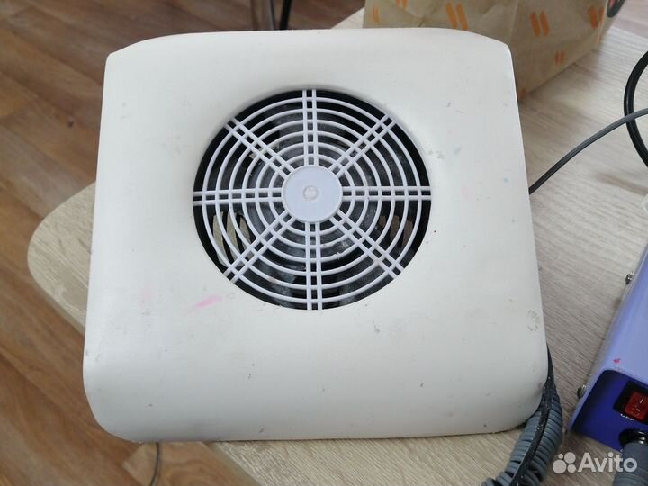 Аппарат маникюрный, лампы, пылесос