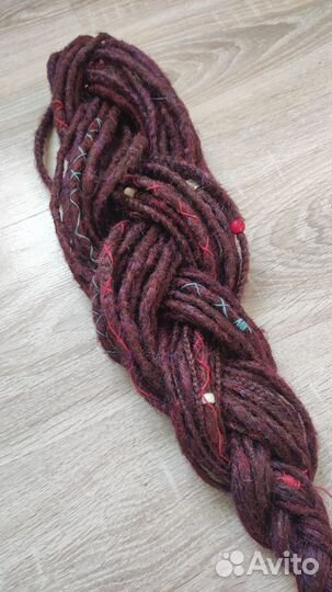 Половина комплекта дред и кос с украшением