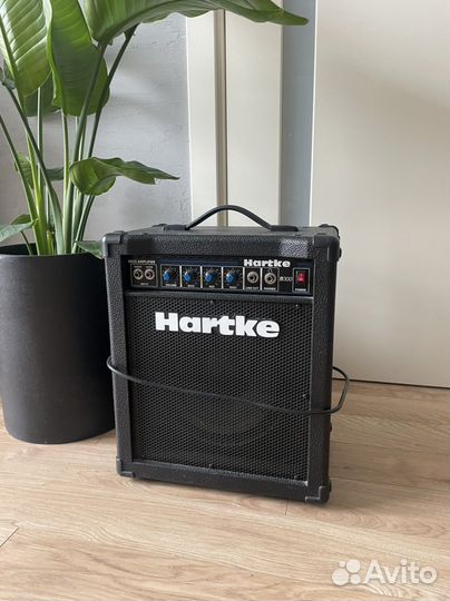 Басовый комбоусилитель