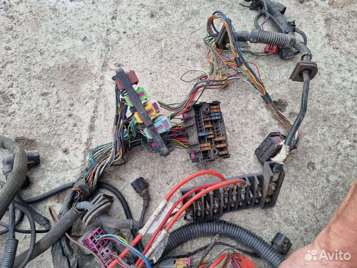 Проводка двигателя и салона на Фольксваген Т-5