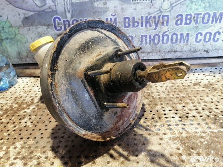 Вакуумник тормозной Nissan Almera