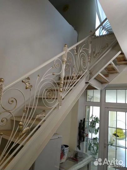 Кованые перила/перила на второй этаж