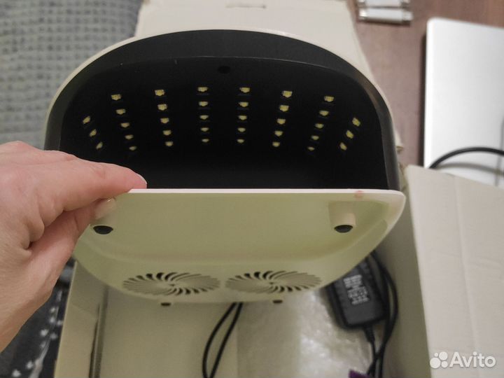 Маникюрный аппарат с лампой и пылесосом