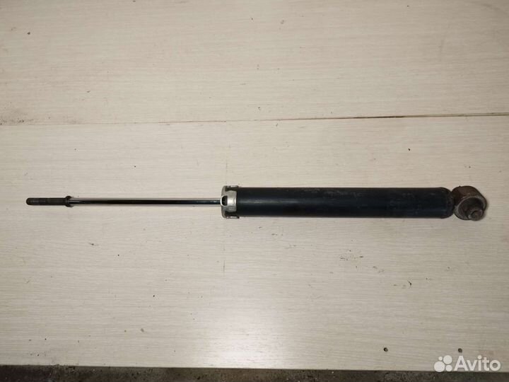 Амортизатор задний Toyota Corolla e15