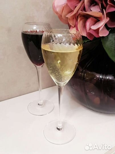 Набор бокалов для вина и шампанского