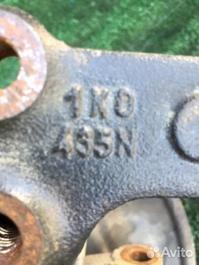 Кулак задний левый Volkswagen Golf 5 1K1 BLF 2007