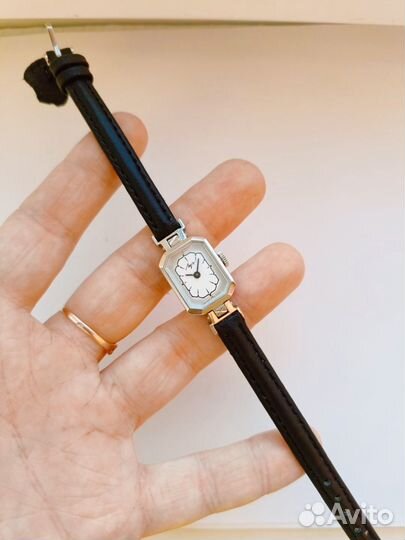 Часы СССР луч женские новые с хранения