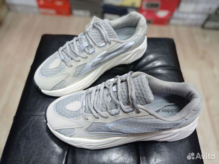 Кроссовки Adidas Yeezy Boost 700 v2