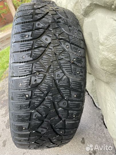 Bridgestone Blizzak Spike-02 SUV 235/65 R17