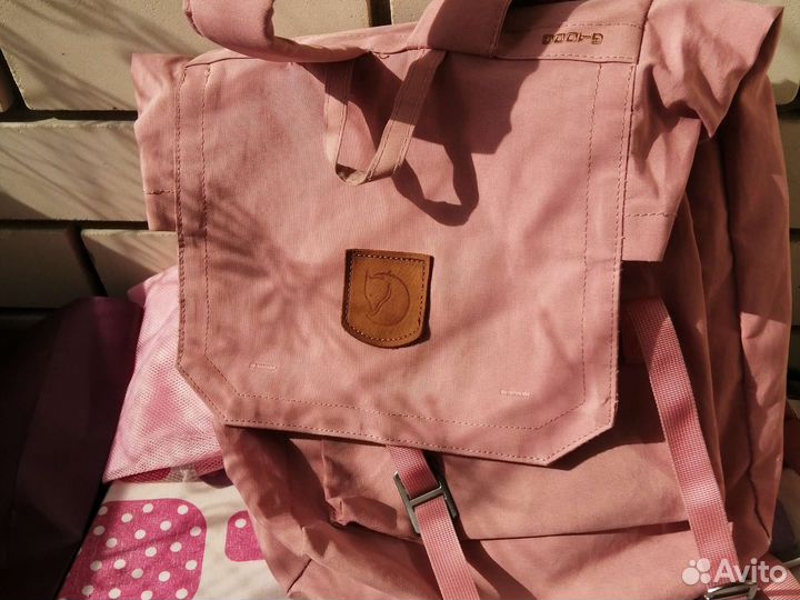 Мягкая игрушка и рюкзак