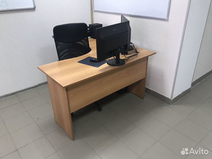 2 угловых стола с тумбочками 2правых