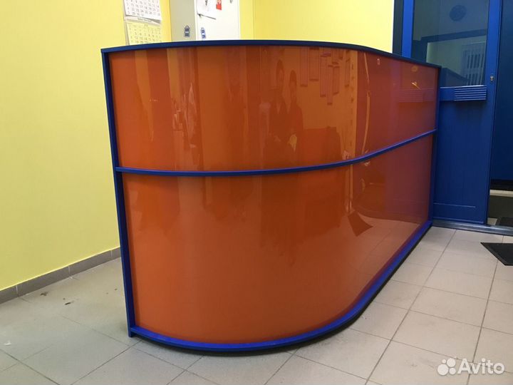 Глянцевая/матовая стойка. Индивидуальный дизайн и