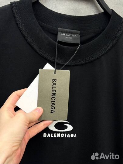 Футболка Balenciaga оверсайз (тренд 2025)