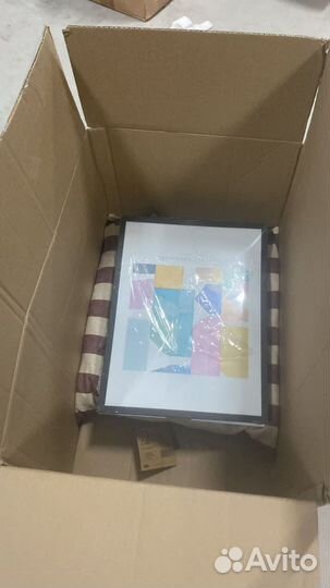 Коробка с вещами 3 наматрасника и 2 штор