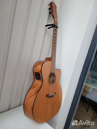 Акустическая гитара