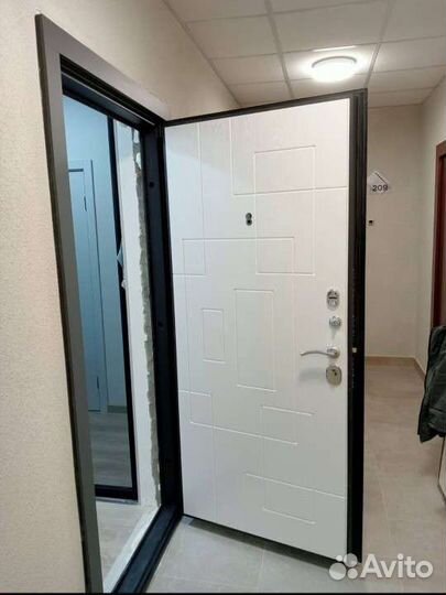 Дверь входная металлическая новая