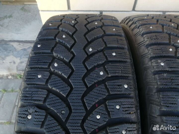 Bridgestone Blizzak Spike-01 215/65 R16