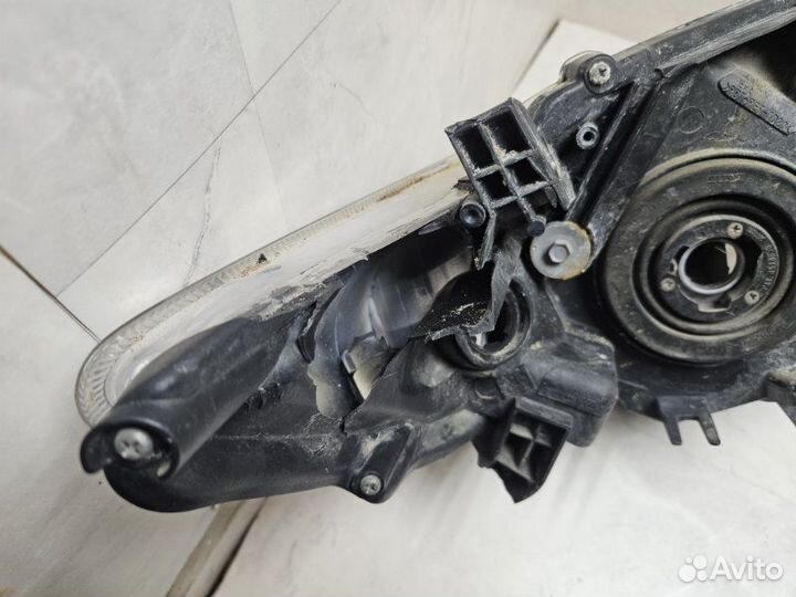 Фара передняя левая Toyota Corolla E140 1.6 1zrfe