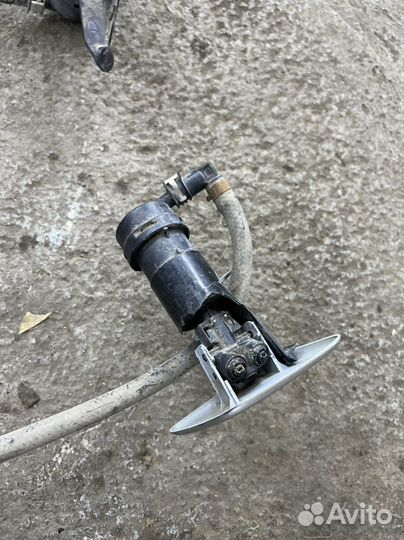 Форсунки омывателя фар Nissan Tiida