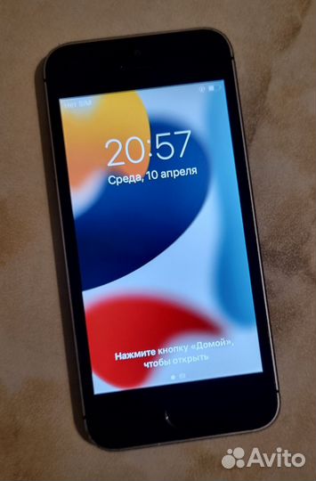 iPhone SE, 32 ГБ